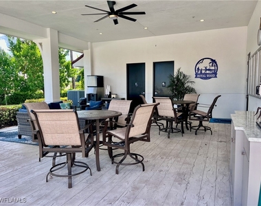 3685 Amberly Circle W - Photo Thumbnail 38