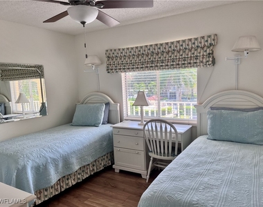 3685 Amberly Circle W - Photo Thumbnail 12