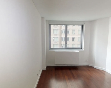 401 East 34th Street, Unit N10l - Photo Thumbnail 2