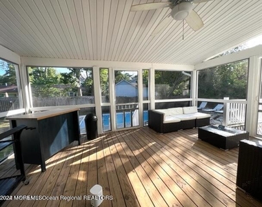 742 Myrtle Avenue - Photo Thumbnail 11