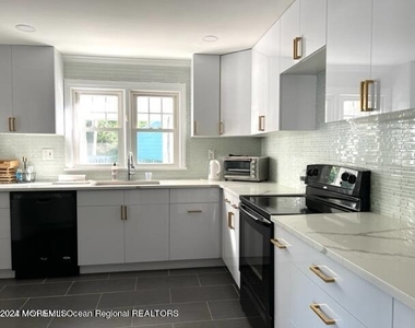 742 Myrtle Avenue - Photo Thumbnail 2
