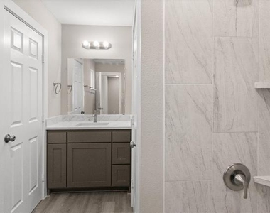 2644 Hutchinson Street - Photo Thumbnail 26