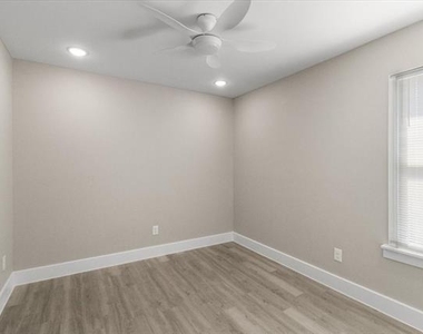 2644 Hutchinson Street - Photo Thumbnail 16