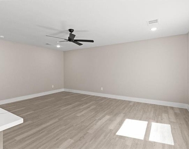 2644 Hutchinson Street - Photo Thumbnail 2