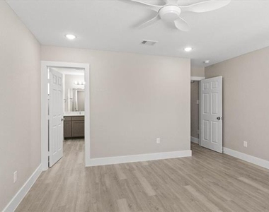 2644 Hutchinson Street - Photo Thumbnail 25