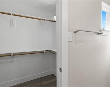 2644 Hutchinson Street - Photo Thumbnail 11