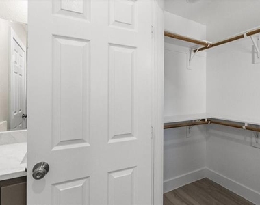 2644 Hutchinson Street - Photo Thumbnail 10