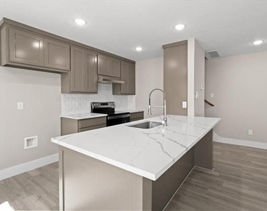 2644 Hutchinson Street - Photo Thumbnail 15