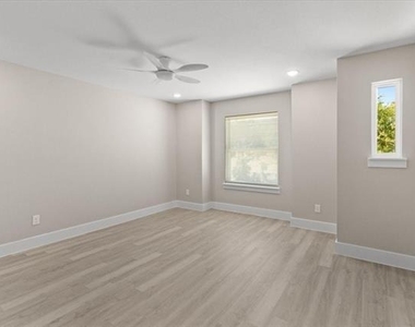 2644 Hutchinson Street - Photo Thumbnail 5
