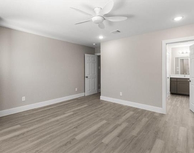 2644 Hutchinson Street - Photo Thumbnail 8