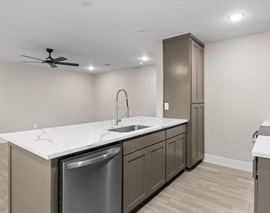 2644 Hutchinson Street - Photo Thumbnail 23