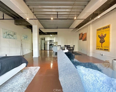 312 W 5th Street - Photo Thumbnail 6