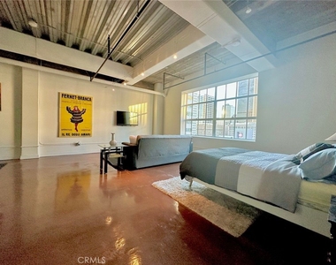 312 W 5th Street - Photo Thumbnail 4