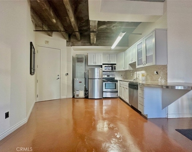 312 W 5th Street - Photo Thumbnail 7