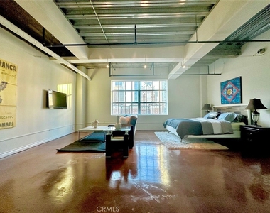 312 W 5th Street - Photo Thumbnail 1
