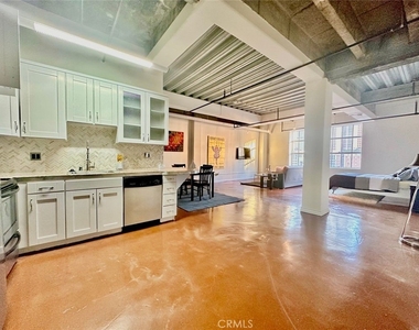 312 W 5th Street - Photo Thumbnail 8