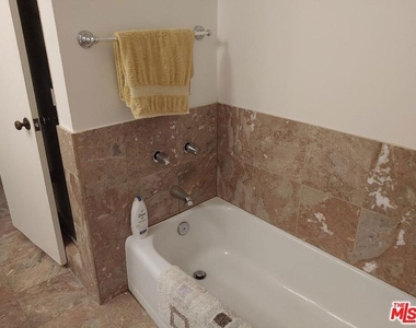 23918 De Ville Way - Photo Thumbnail 30
