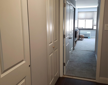 100 W Broadway - Photo Thumbnail 34