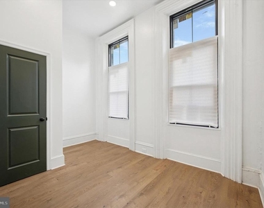 1637 W Girard Avenue - Photo Thumbnail 4