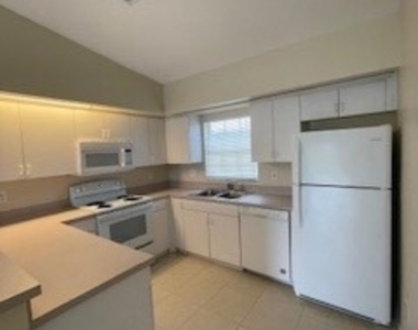 4523 22nd Street Sw - Photo Thumbnail 2