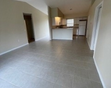 4523 22nd Street Sw - Photo Thumbnail 3