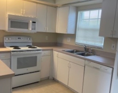 4523 22nd Street Sw - Photo Thumbnail 8