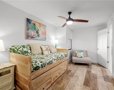 10562 Gulf Shore Drive - Photo Thumbnail 2