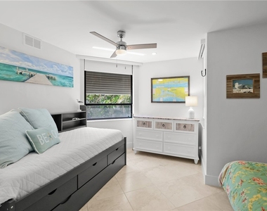 10562 Gulf Shore Drive - Photo Thumbnail 5