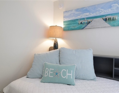 10562 Gulf Shore Drive - Photo Thumbnail 6