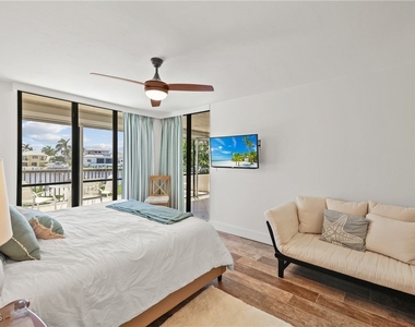 10562 Gulf Shore Drive - Photo Thumbnail 17