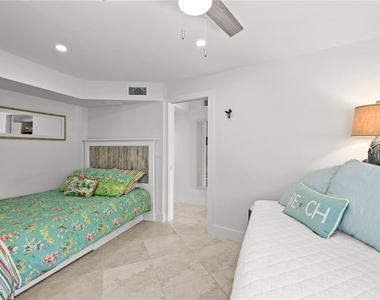 10562 Gulf Shore Drive - Photo Thumbnail 7