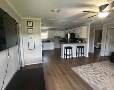 651 Hunting Club Avenue - Photo Thumbnail 4