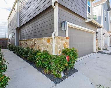 9821 Prairie Garden Lane - Photo Thumbnail 2