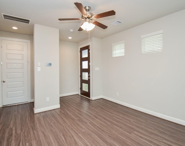 9821 Prairie Garden Lane - Photo Thumbnail 10