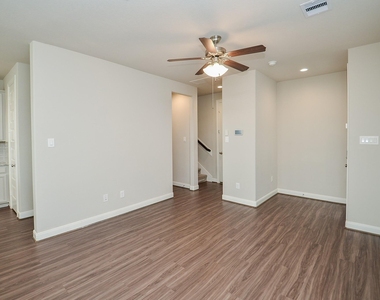 9821 Prairie Garden Lane - Photo Thumbnail 11