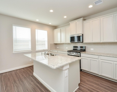 9821 Prairie Garden Lane - Photo Thumbnail 17