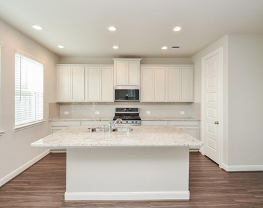 9821 Prairie Garden Lane - Photo Thumbnail 15