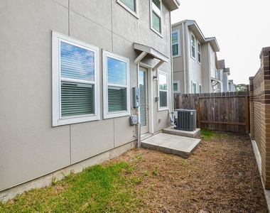 9821 Prairie Garden Lane - Photo Thumbnail 37