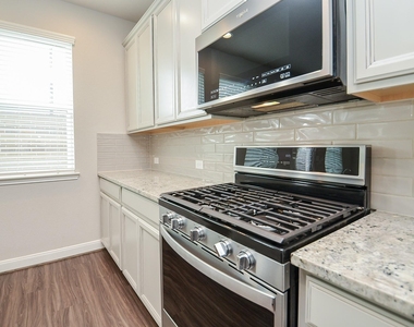 9821 Prairie Garden Lane - Photo Thumbnail 19