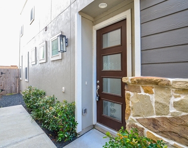 9821 Prairie Garden Lane - Photo Thumbnail 3