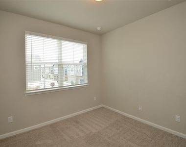 9821 Prairie Garden Lane - Photo Thumbnail 33