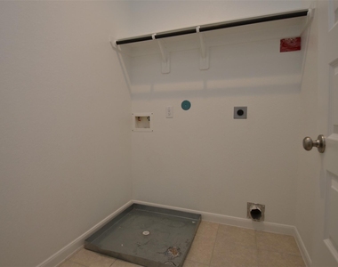 9821 Prairie Garden Lane - Photo Thumbnail 31