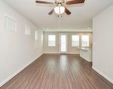 9821 Prairie Garden Lane - Photo Thumbnail 8