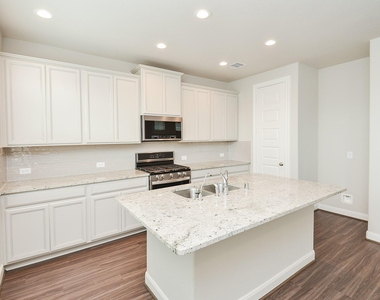9821 Prairie Garden Lane - Photo Thumbnail 16