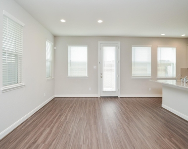 9821 Prairie Garden Lane - Photo Thumbnail 13