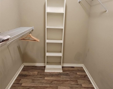 2824 S Bartell Drive - Photo Thumbnail 7
