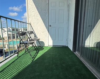 2824 S Bartell Drive - Photo Thumbnail 9