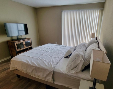2824 S Bartell Drive - Photo Thumbnail 5