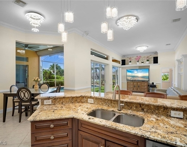 5024 Sw 8th Place - Photo Thumbnail 10
