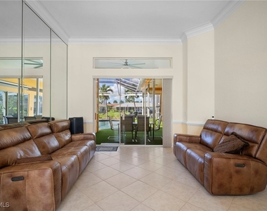 5024 Sw 8th Place - Photo Thumbnail 5
